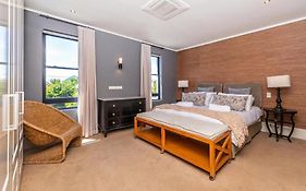 Deluxe Family Suite 105